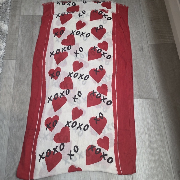 Coldwater Creek Accessories - Coldwater Creek Red and White Scarf Hearts ❤️ Xoxo